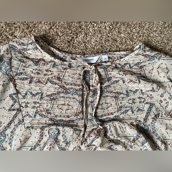 Signature blouse by Reitmans. 2X. - Picture 2 of 4